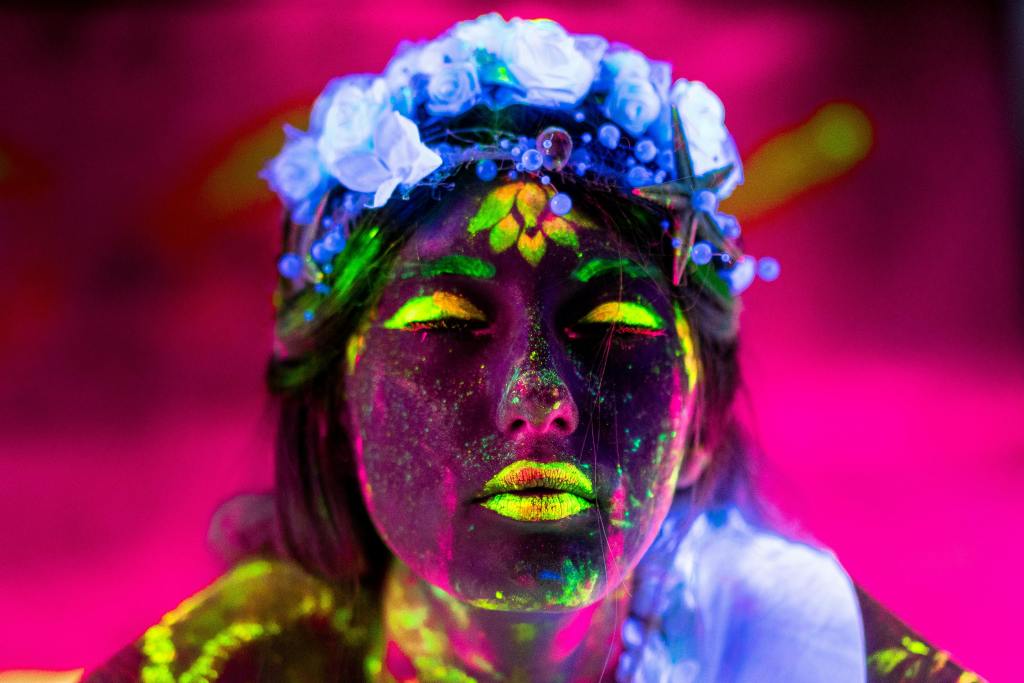 Neon Party a Mozzate: una notte di colori fluo e musica no&nbsp;stop