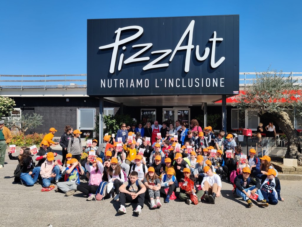 Solidarietà e gusto in piazza: arriva il food truck PizzAut a&nbsp;Varese