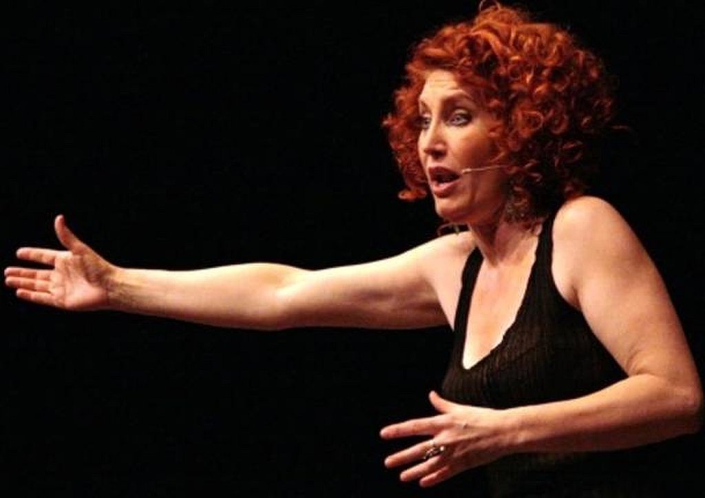 “Tutta casa, letto e chiesa”: il capolavoro di Franca Rame e Dario Fo per la Giornata contro la violenza sulle&nbsp;donne