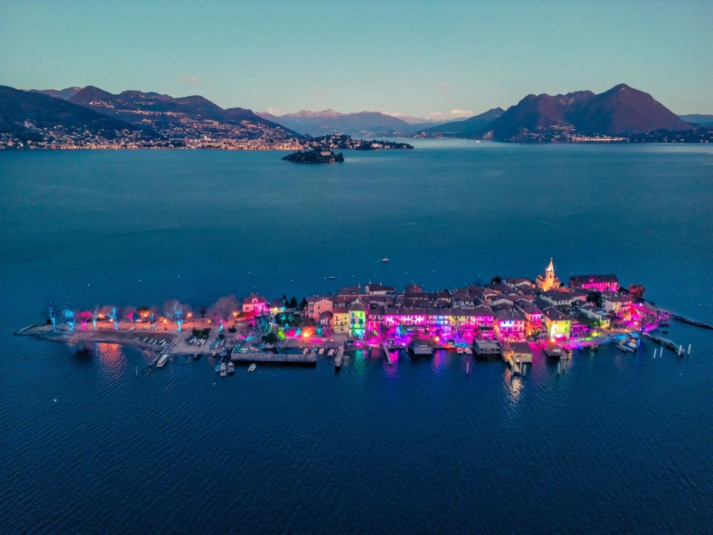 Natale sul Lago Maggiore: da Baveno all’Isola dei Pescatori tra luci, presepi e&nbsp;sapori