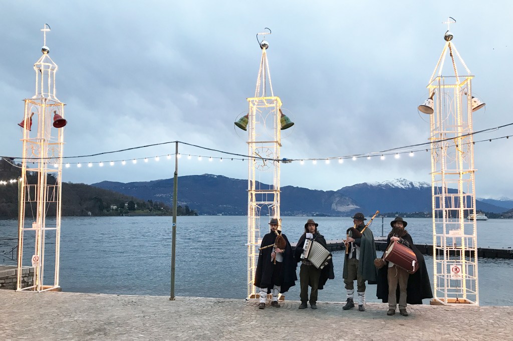 “Il carretto di Natale”: la festa itinerante di Laveno&nbsp;Mombello