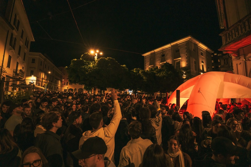 This is not Varese arriva in Piazza&nbsp;Beccaria