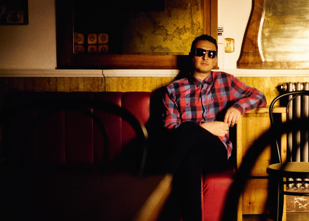 Gab De La Vega al Circolo Gagarin: cantautorato viscerale per le Carpet Sessions #4