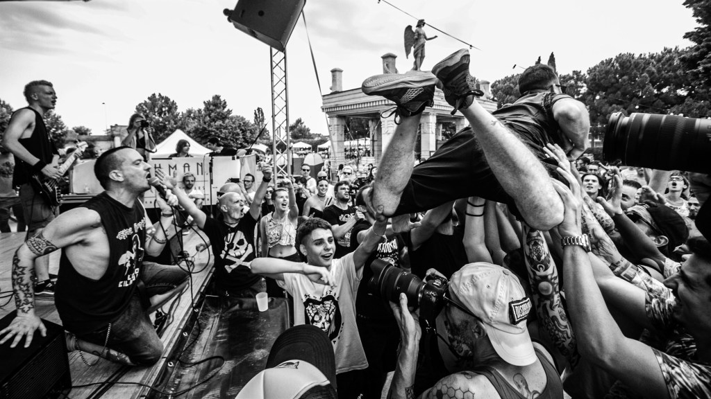 DiscoMostro + Verogna al Gagarin: sudore, rabbia e chitarre a volume&nbsp;illegale