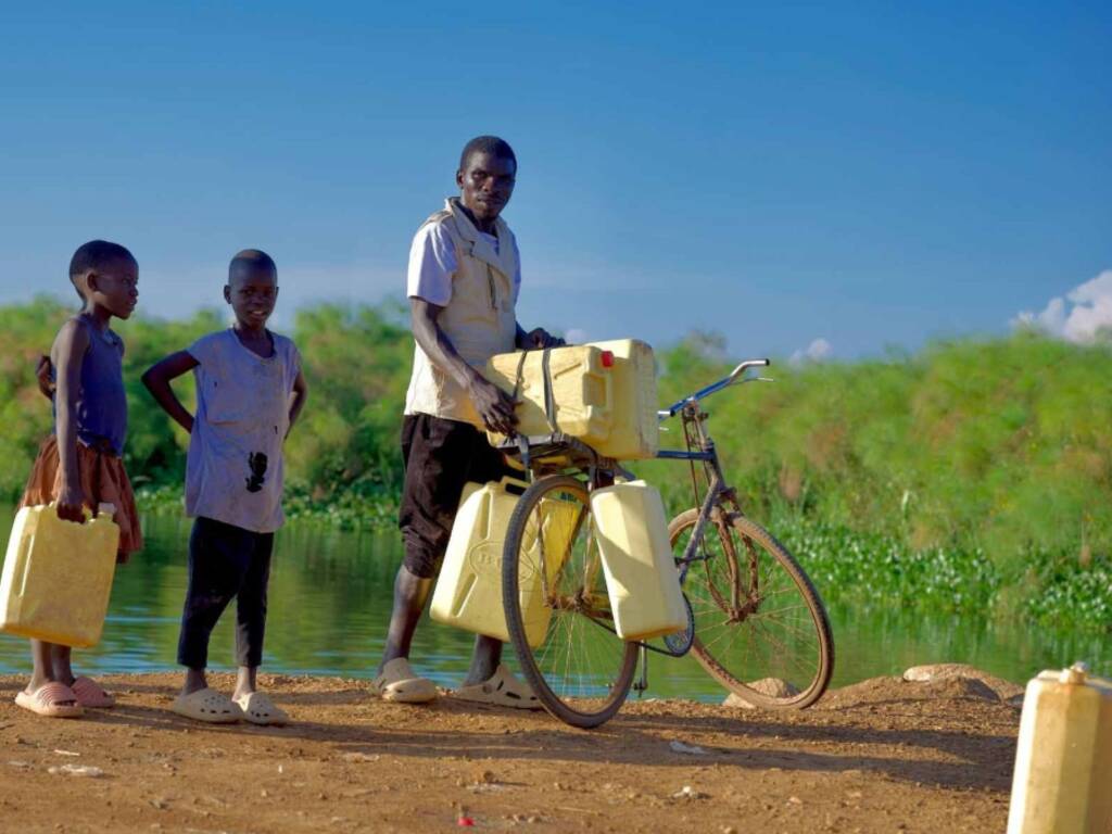 “La terra rossa e la via dell’acqua”: a Varese una serata con Giuseppe Bottelli nel cuore dell’Uganda