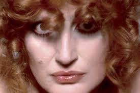 A cena con Mina: all’Antica Farmacia dei Sani una serata tra note, calici e&nbsp;racconti