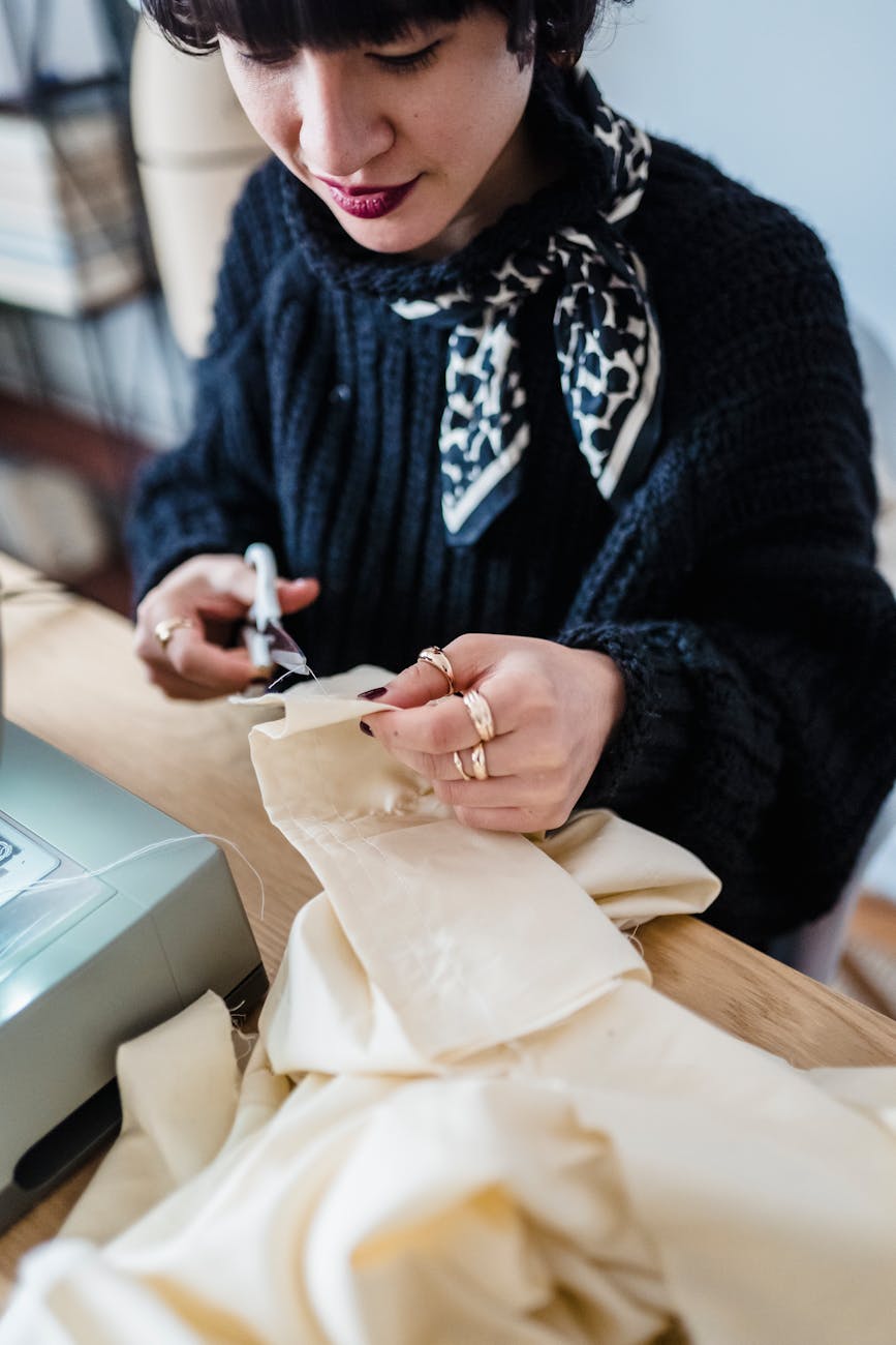 Ricamo creativo – Trasforma, non buttare: a Tradate un corso per dare nuova vita ai tuoi&nbsp;vestiti