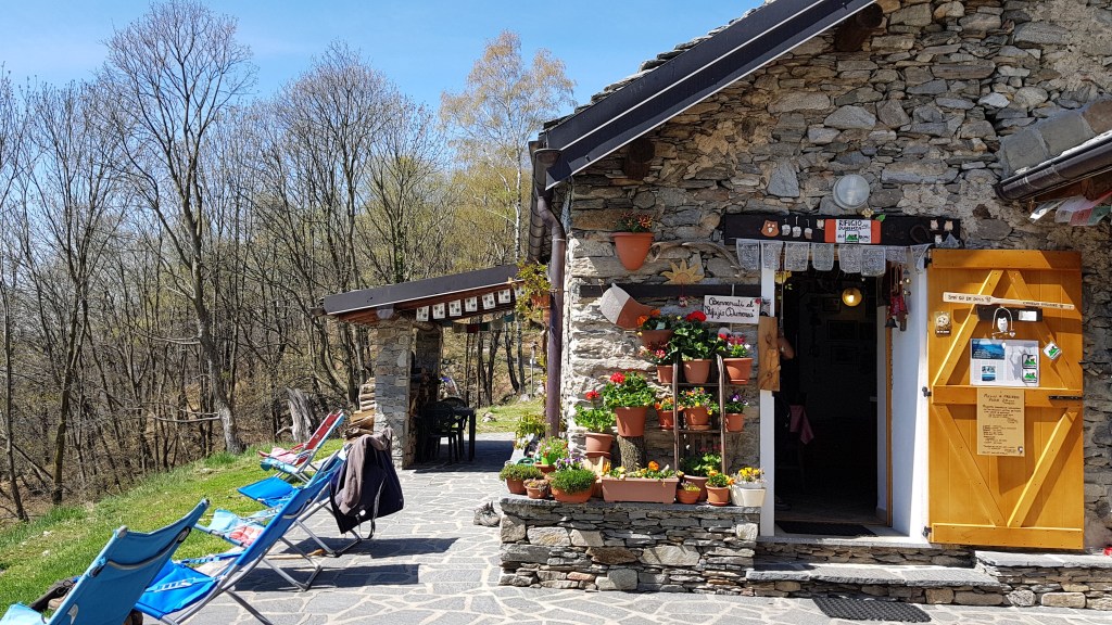 Pranzo in rifugio con musica dal vivo all’Alpe&nbsp;Bois