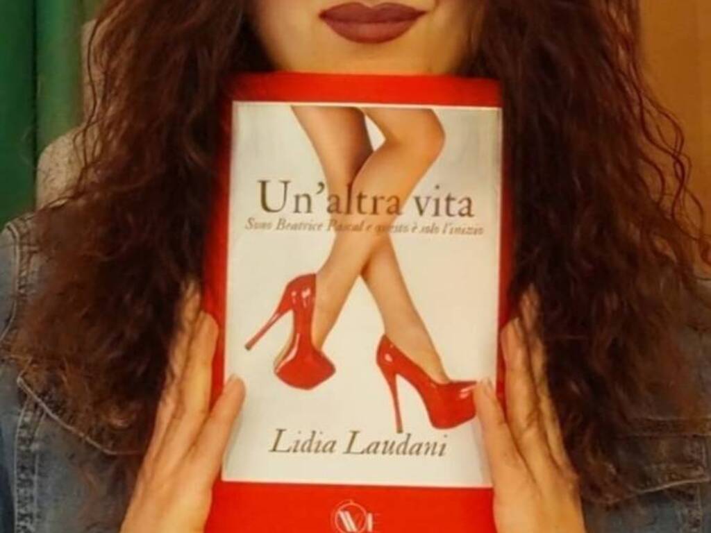 Mozzate, quando le parole diventano rinascita: Lidia Laudani presenta Un’altra vita