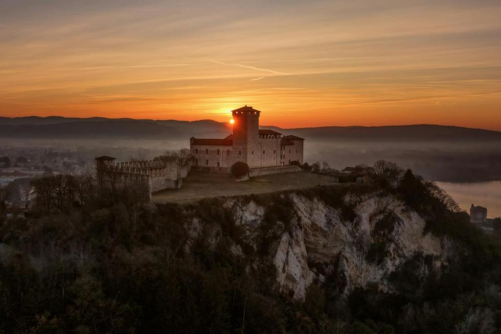 Concorso Fotografico per il Calendario di Angera 2027: la città cerca il tuo&nbsp;sguardo