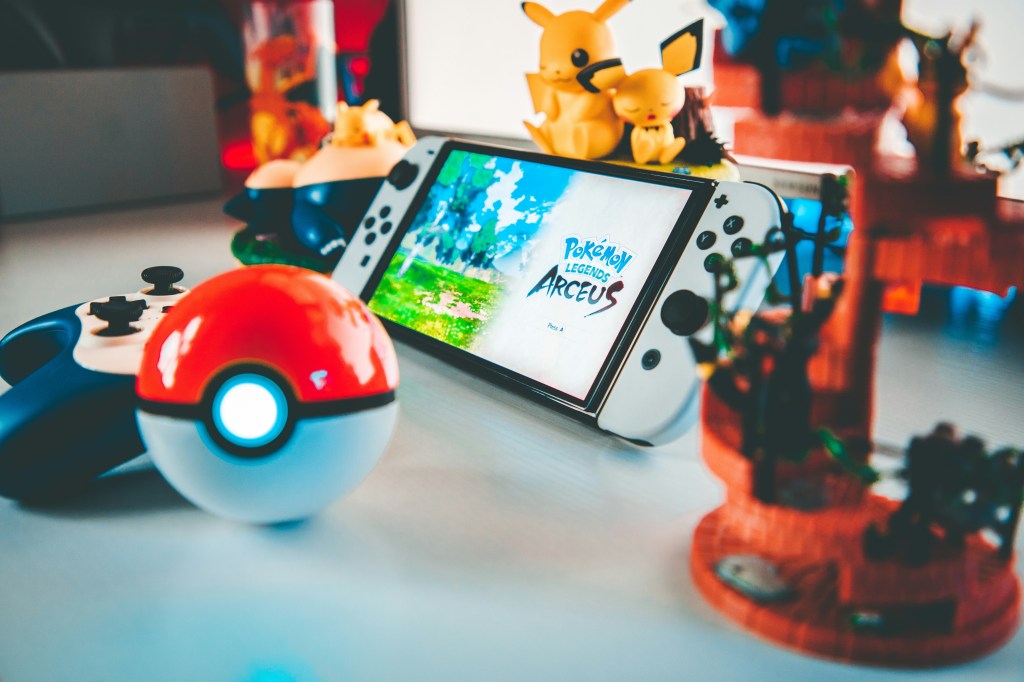 Pokémon e manga protagonisti a Ternate: una serata tra gioco, creatività e scambi di&nbsp;carte