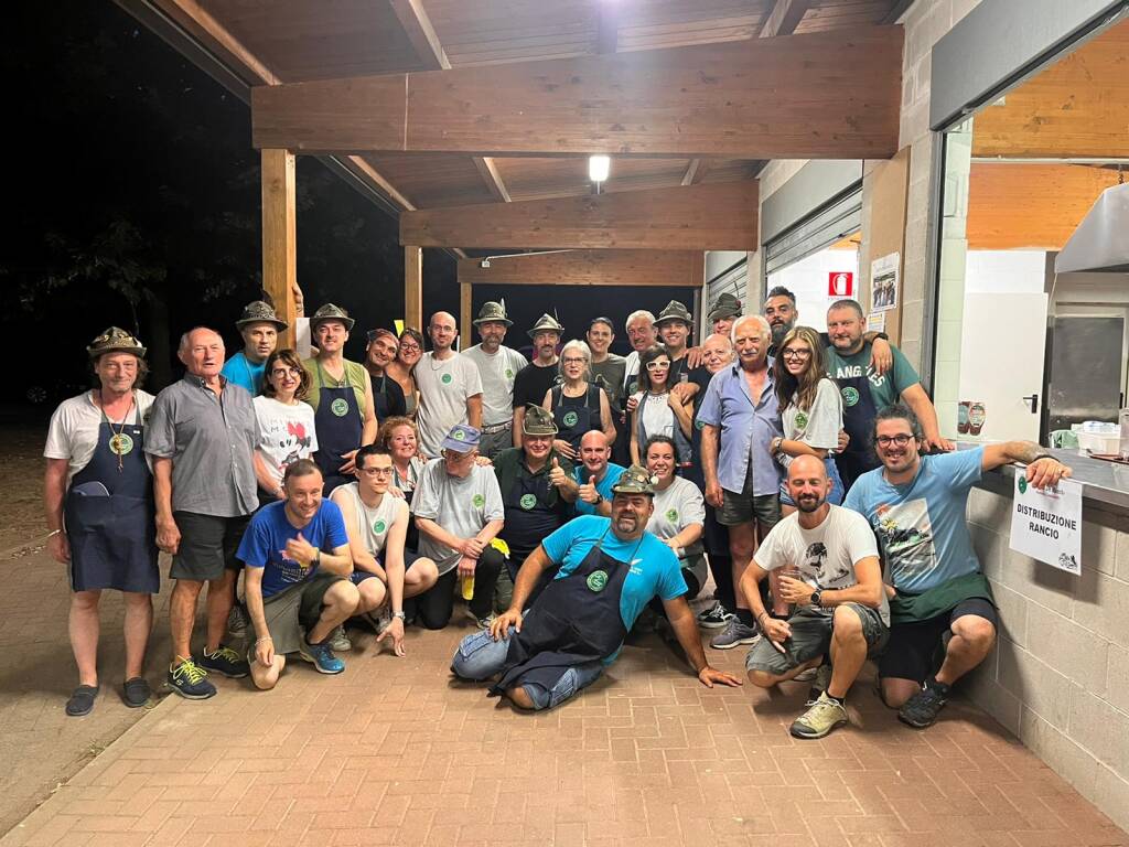 A Casorate Sempione torna la Mega Grigliata degli Alpini: costine, musica e&nbsp;convivialità