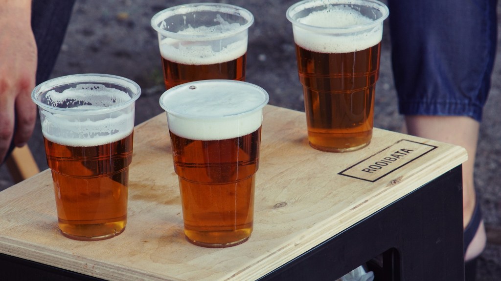 Festa della Birra a Ternate: tre giorni tra musica live, street food e fuochi d’artificio sul&nbsp;lago