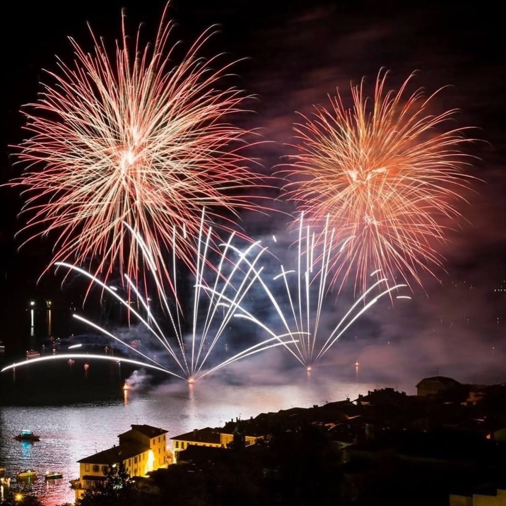 Lumina torna ad accendere il Lago Maggiore: ad Arona una notte di fuochi e&nbsp;musica