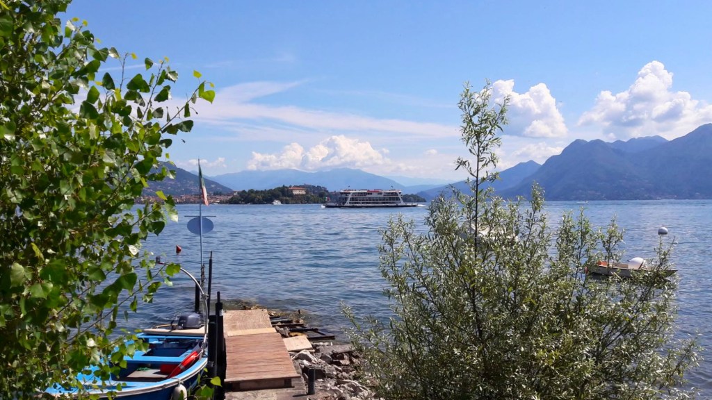 Lumina dal lago: una crociera serale per ammirare i fuochi d’artificio dall’acqua