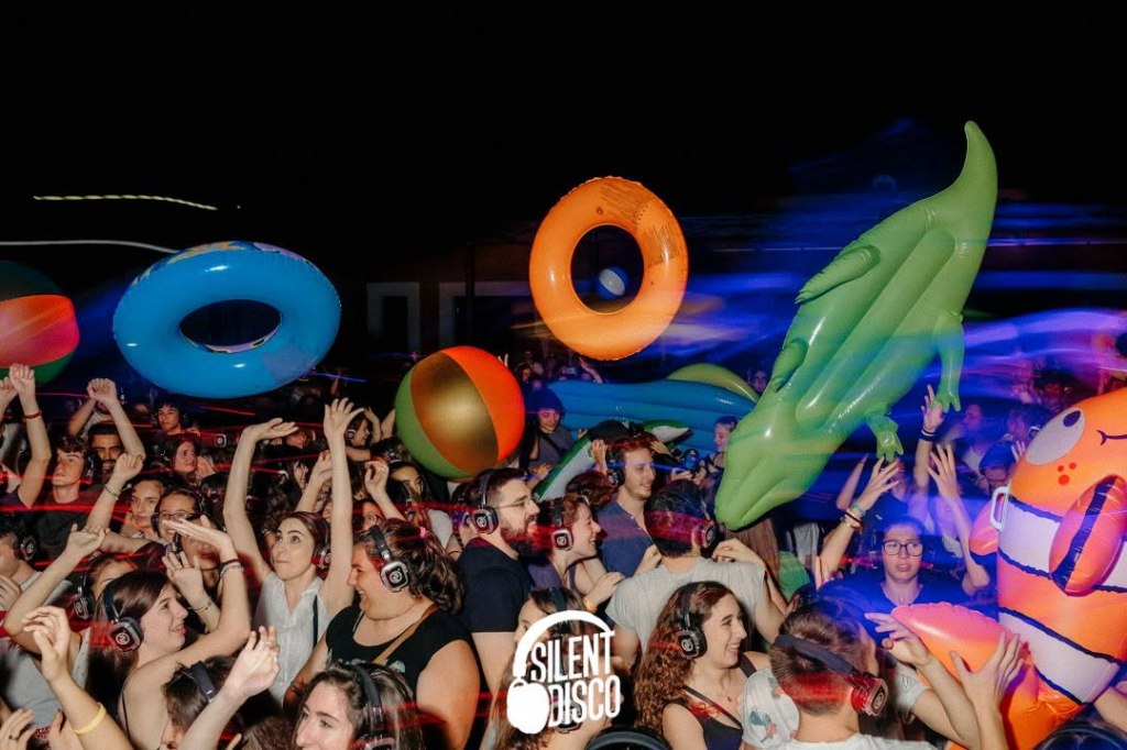 Silent Disco protagonista a Jerago Beach: tre canali musicali per una notte tutta da&nbsp;ballar