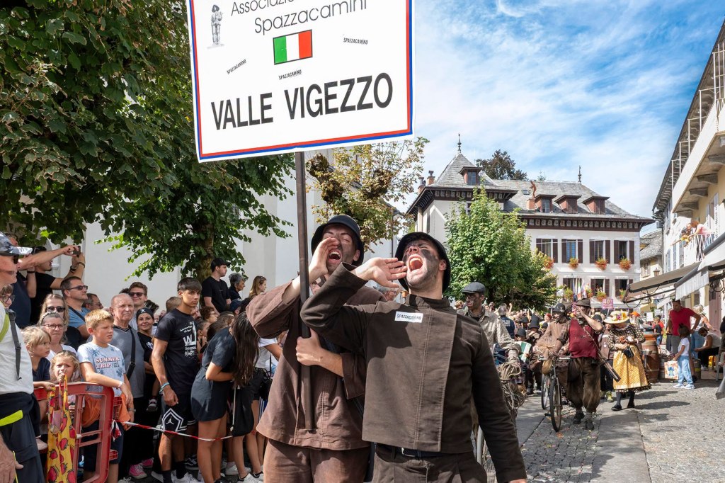 Tornano gli “uomini neri” in Valle Vigezzo: a Santa Maria Maggiore il Raduno Internazionale dello&nbsp;Spazzacamino