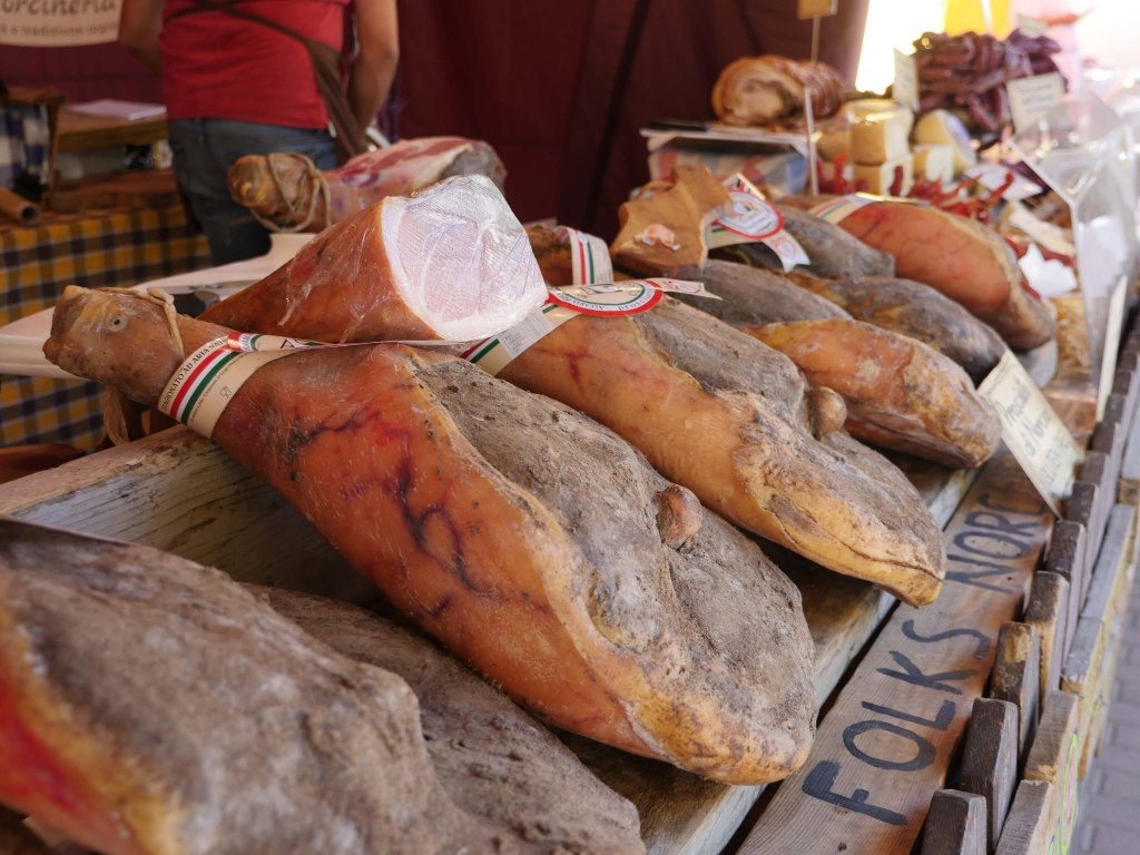 Arona, torna il Mercato Europeo FIVA: tre giorni tra sapori e specialità&nbsp;internazionali
